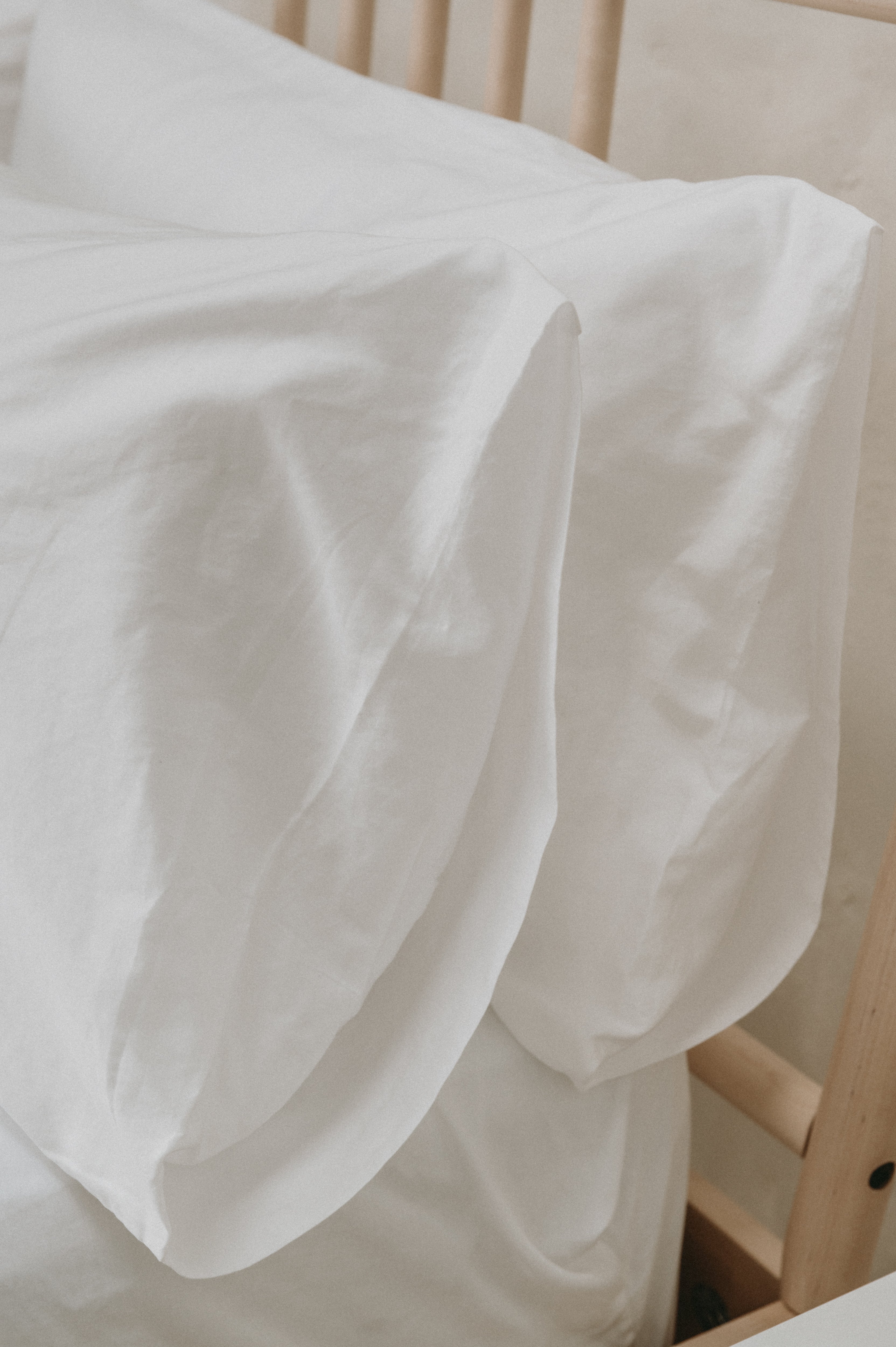 A close up of Tuck's crisp white pillowcases.