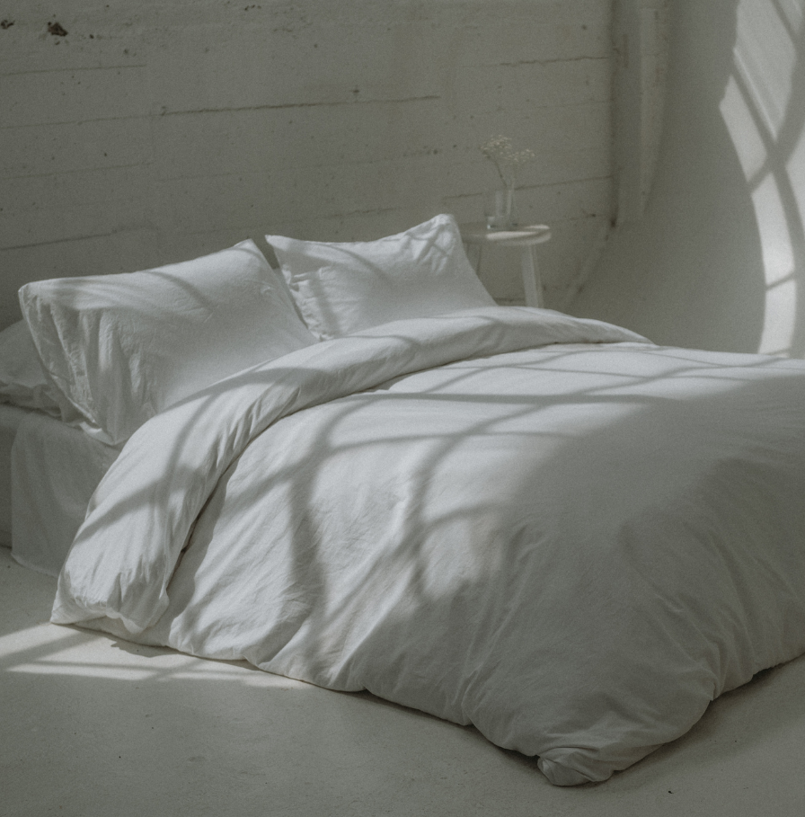 Percale cotton sheet set - Chalk - bedsheets and duvet on queen sized bed
